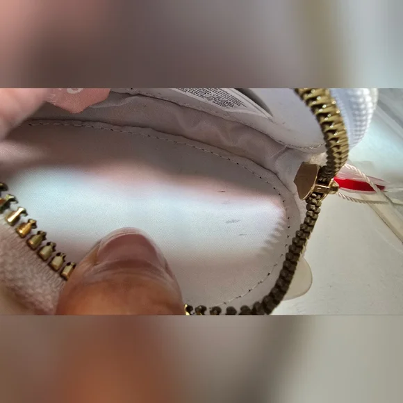 Hello Kitty White and Red Coin Pouch - Picture 4 of 8